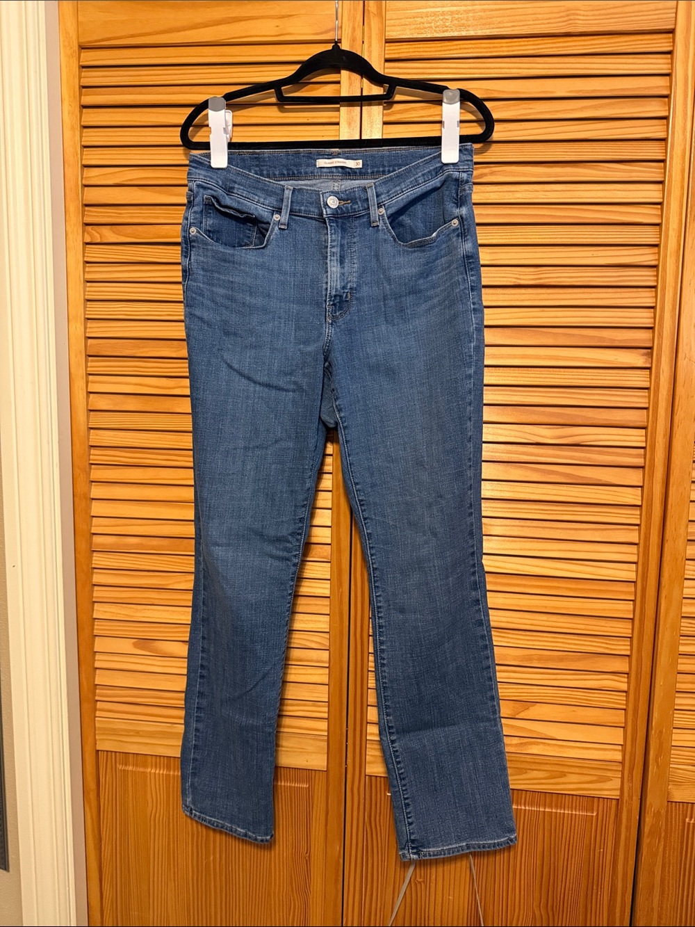 Levi's Women's Straight Leg Jeans - Medium Blue Wash